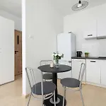Bright In Cracow With Desk And Bathtub By Renters Krasków