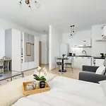 Bright In Cracow With Desk And Bathtub By Renters * Krasków