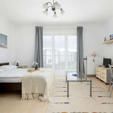 Bright In Cracow With Desk And Bathtub By Renters * Krakow