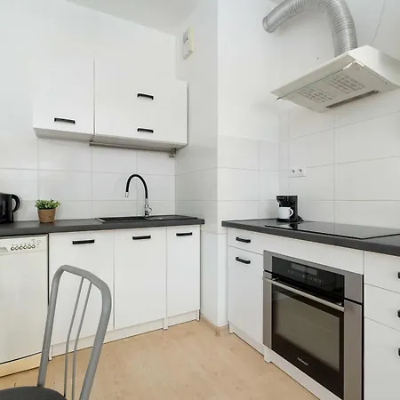 Bright In Cracow With Desk And Bathtub By Renters * Kraków