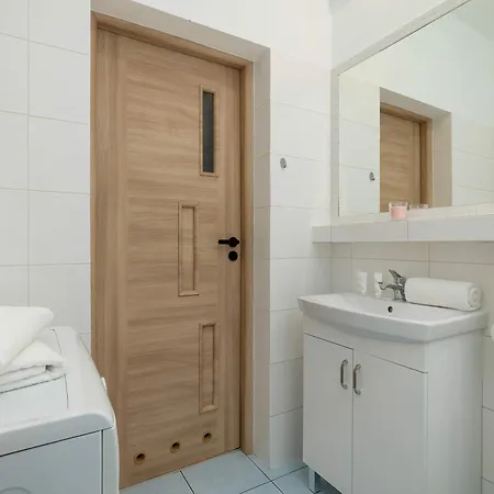 Lejlighed Bright In Cracow With Desk And Bathtub By Renters *