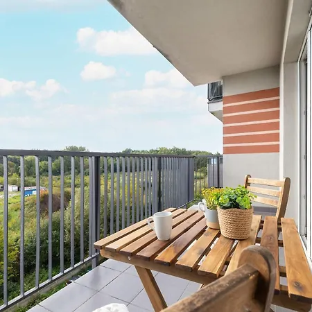 Bright In Cracow With Desk And Bathtub By Renters Daire