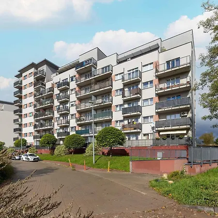 Bright In Cracow With Desk And Bathtub By Renters 公寓