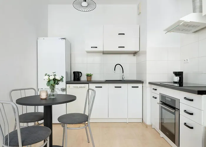 Bright In Cracow With Desk And Bathtub By Renters *