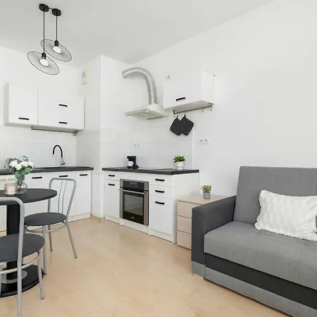Bright In Cracow With Desk And Bathtub By Renters
