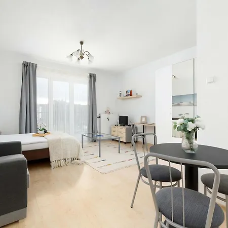 شقة Bright In Cracow With Desk And Bathtub By Renters
