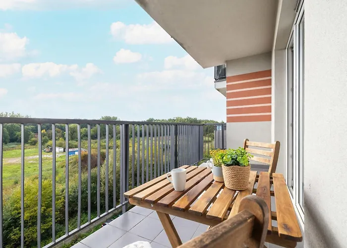 Bright In Cracow With Desk And Bathtub By Renters Appartement